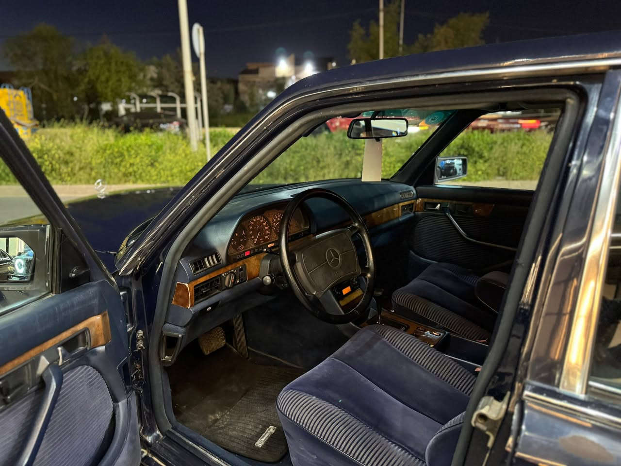 Mercedes-Benz 1991 SEL 560
سلام عليكم مارسيدس رئاسي 560 sel باب طويل
السياره بلاديه بدون صبغ 
داخل نيلي مشيف 
مكينه 560 بلاديه 
برده كهرباء 
كشنات اربعه كهرباء
فول مواصفات 
سياره ما ملعوب بيه كله ع بلاد 
سياره ماشيه 82الف 
سعره 230 ورقه 
مكانه اربيل 
للتواصل 
***********
***********
