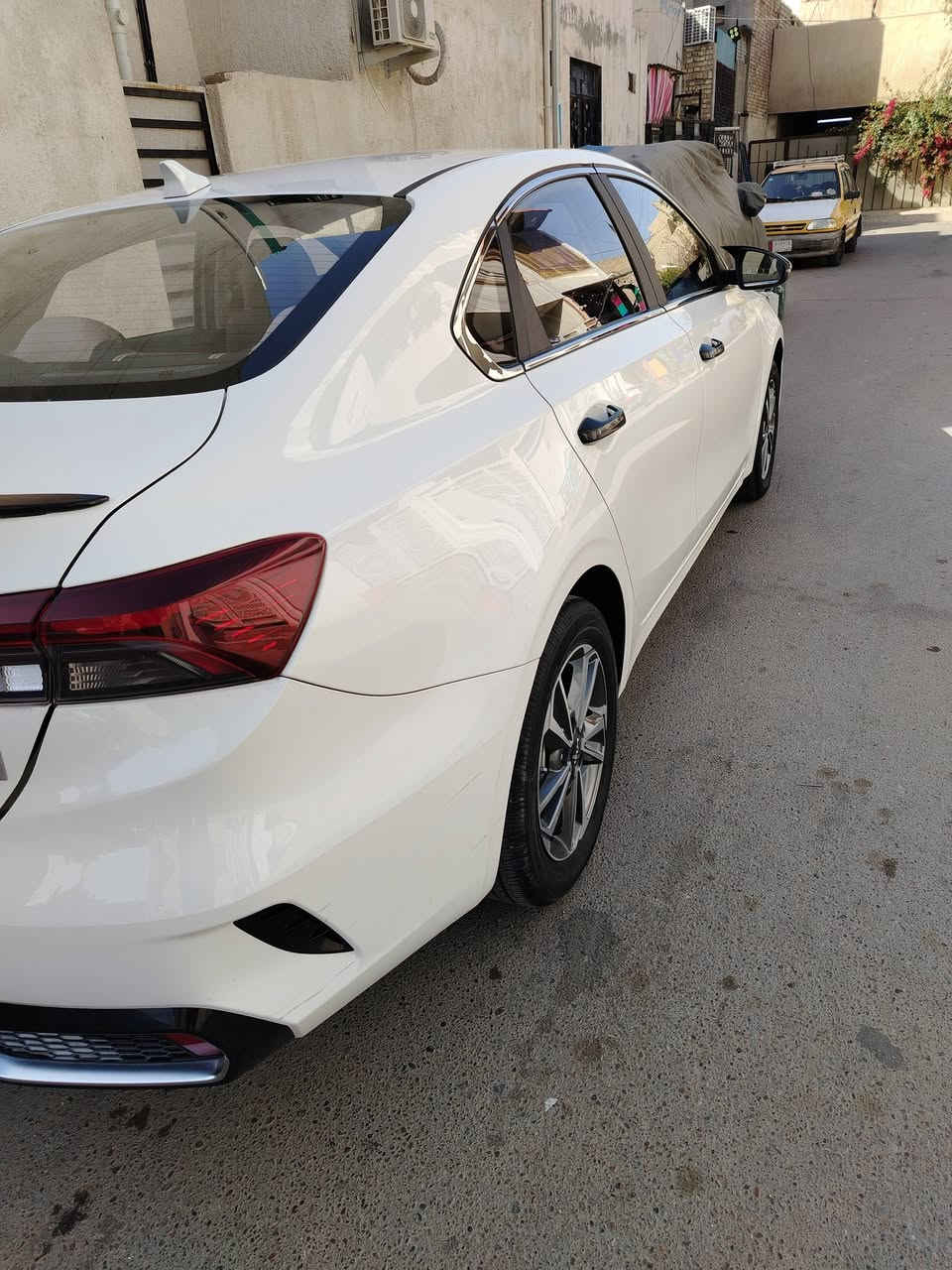 السلام عليكم لبيع كي3 رقم اربيل بسمي
 تحويل مباشر بيها هذني الملاحضات موضحات بصوره لا اتخابرني وتكلي شبيها مابيها سياره جديده
موصفات الكي3 معرفه موديل 22 ماشيه 25 الف
السعر 132
الاسفسار *********** بغداد
