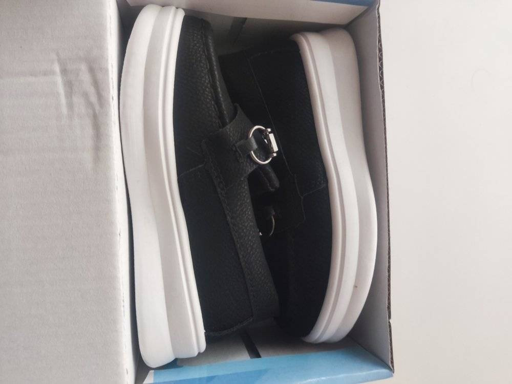 ئەم پێڵاونه بۆ فرۆشتن لۆک لۆکە هەمووی قیاساتە و لەناو کارتۆندایە 126 جووتە بەنرخی زۆر خوار جوملە دەیفرۆشم
***********
