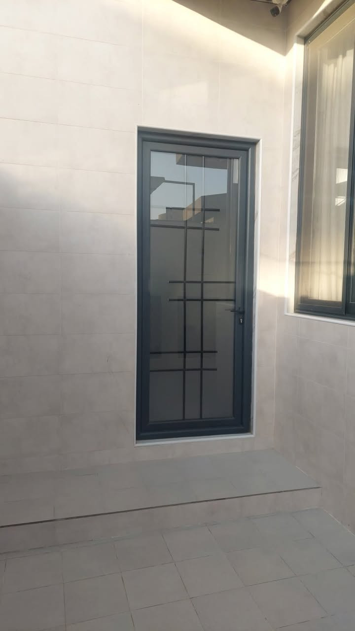 السلام عليكم #بيت ١٥٠ م #موقع_مميز  #كوفه_قرب_مسجد_السهلة #بسعر_مناسب #طابقين الطابق الأرضي غرفه سويت وصاله وحديقه وشلال يطل على المطبخ الحار والصاله واستقبال وتخاريجه ومطبخ حار بارد
#الطابق الثاني غرفتين سويتات وصاله وغرفة غسيل
والطابق الثالث مخزن ٥في ٤
البيت معمول بعمل درجه اولى البيت الجدران بورسلين درجه اولى مبنى بطابوق نهروان
السقوف صبابه درجه اولى الأساس رفت
باقي التفاصيل الاتصال على الرقم الآتي***********
