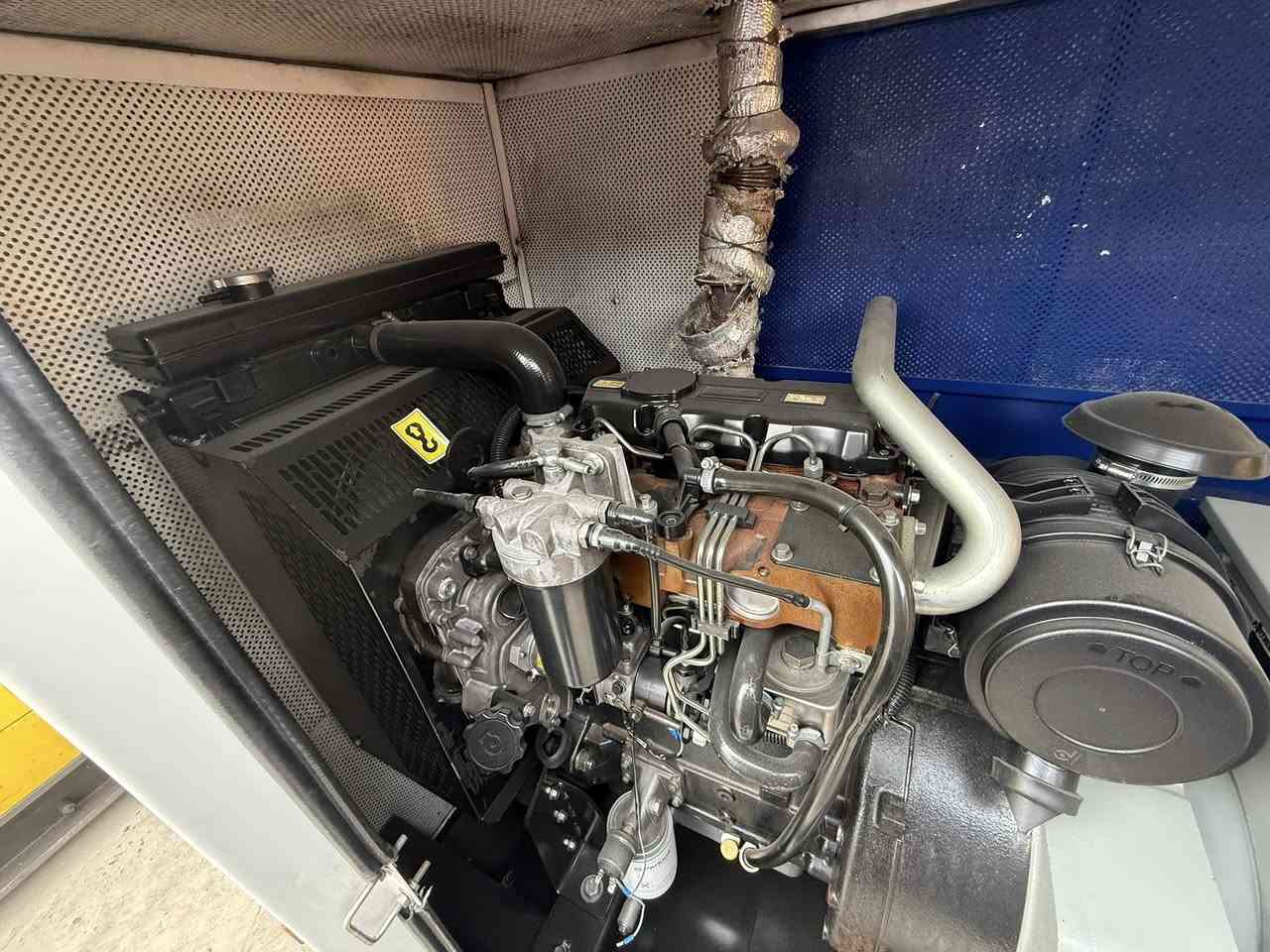 السلام عليكم
بيركنز 3 سلندر سوبر 
65kva 
ساعات العمل اقل الف ساعه 
نظام اوتو حمايه فول اوتماتيك
وضع بلاد شركة  
أربيل صناعه جنوبيه 
نظام اوتو حمايه فول اوتماتيك
وضع بلاد شركة  
🚚يوجد توصيل الى جميع المحافظات وبضمان🚚
🚚كياندن هةية بو هةموو شاركان بةكرينتى🚚
 للاستفسار:
 ابو علي 
***********
***********
***********
