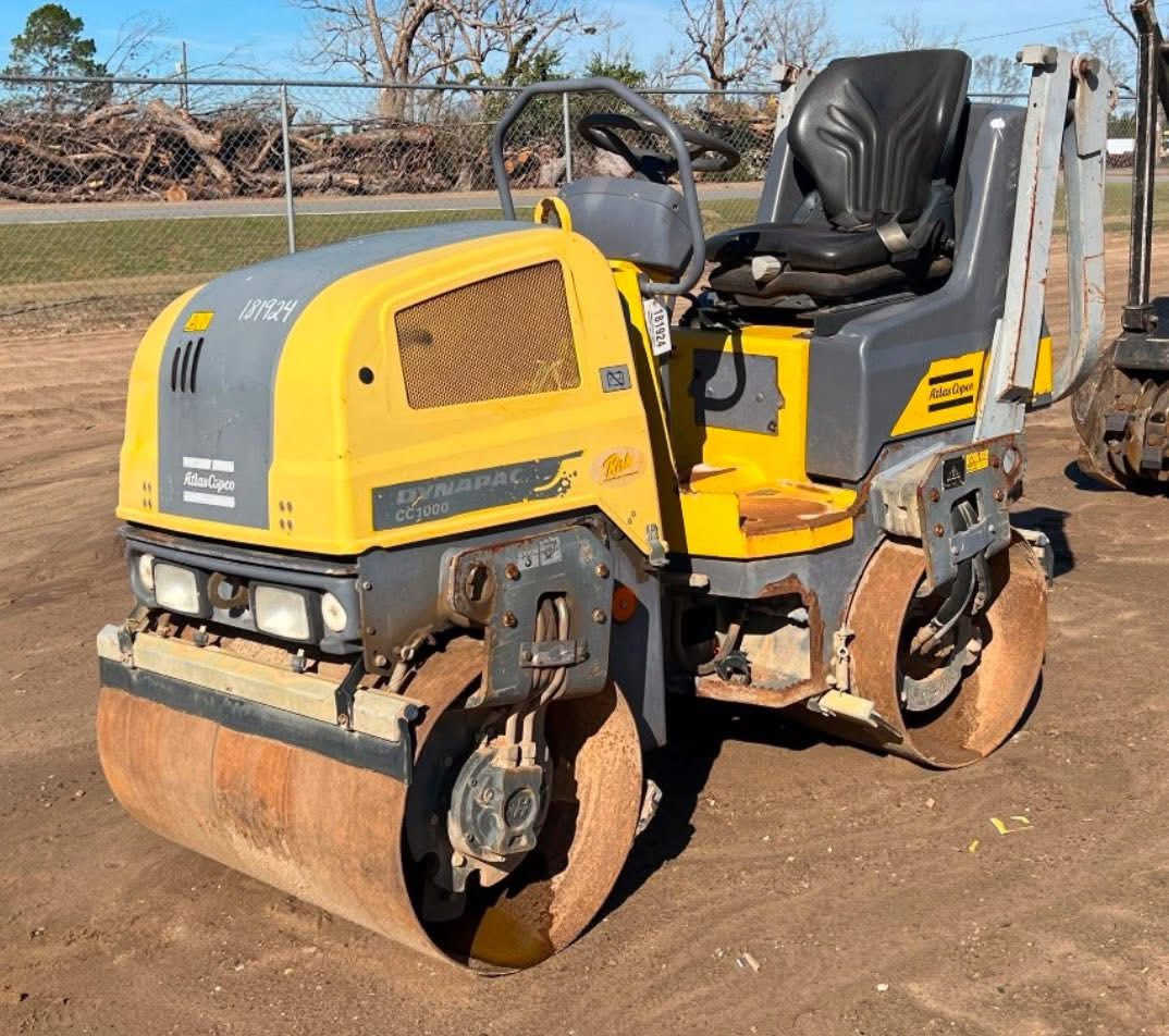 للبيع حادلات العدد 2 استيراد جديد مامشتغلات بالعراق موديل 2013 كربلاء ***********
