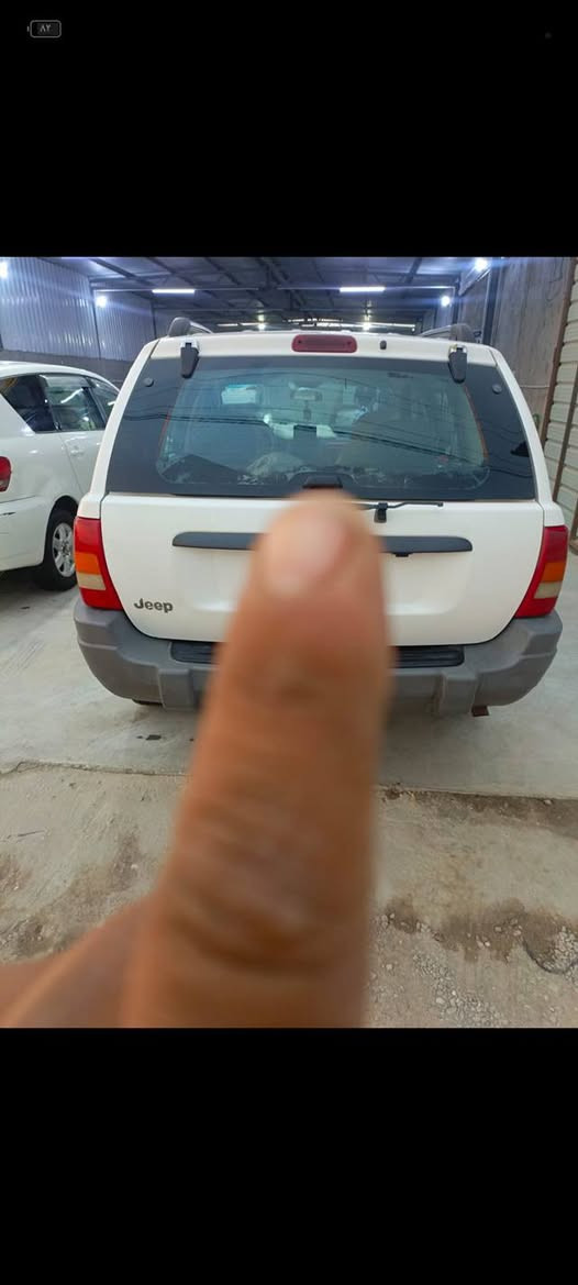 السلام عليكم جيب شيروكي موديل 2004 السياره كفاله مكينه وكير بلاد حداده وتواير خير من الله السياره جاهزه علا الخير مكان السياره ذي قار 
رقم الهاتف ‏‪***********‬‏
