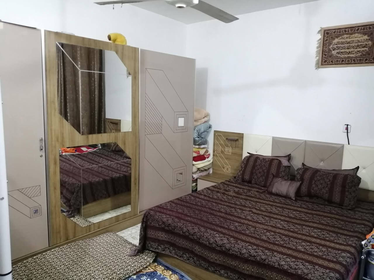 بيت للبيع طابو زراعي كوفة سهيلية شارع معمل الدبس شارع الامام المهدي قرب مدرسة كنده الاهلية مكوناته استقبال مطبخ صالة غرفة منور عدد 2 حمامات عدد 2 للتواصل *********** مساحة 100 متر السعر 50 مليون وبيه مجال للشراي الصادق
