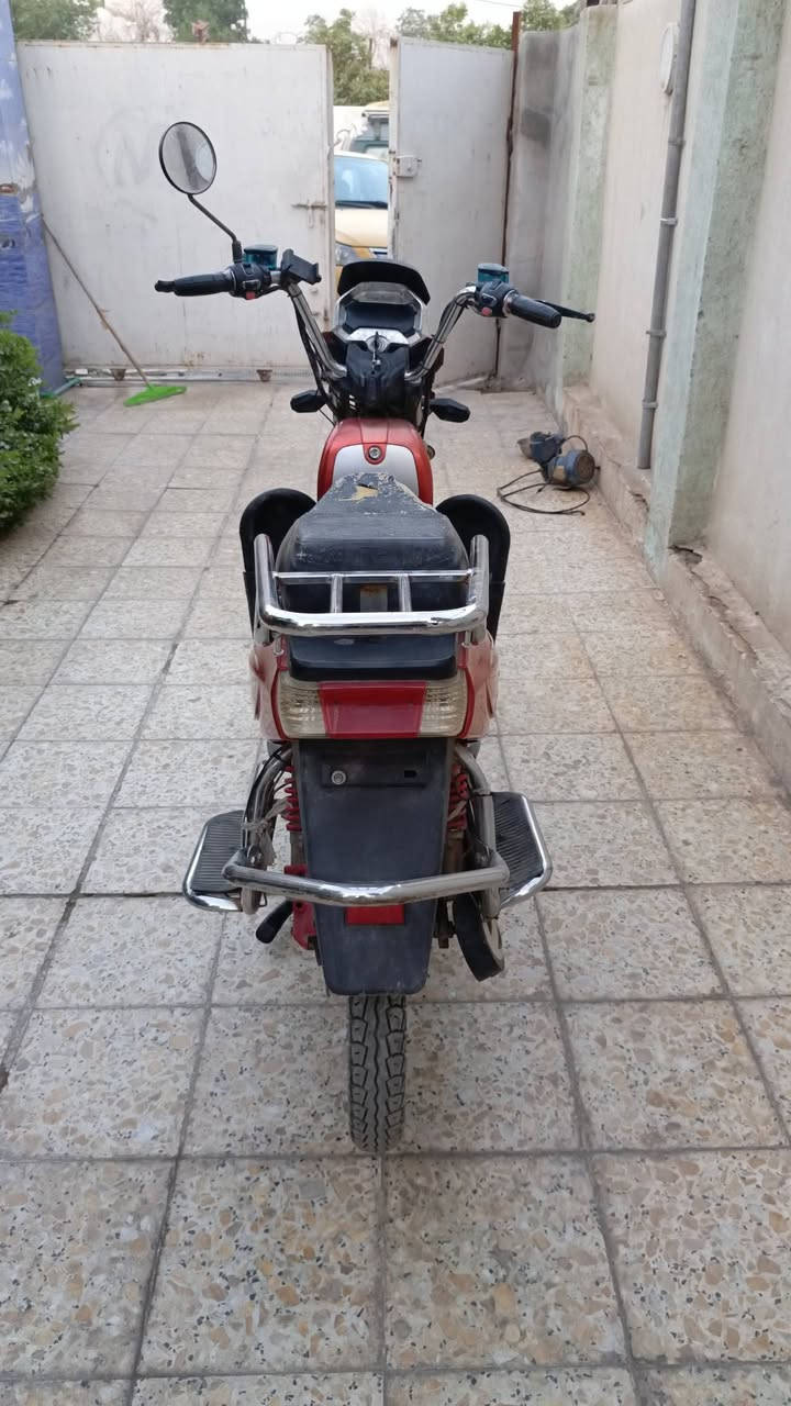 سلام عليكم دراجه شحن نوع هارلي بطاريات نضيف
سته بطاريه 

نضام بكR

أشاير شغال

 اربع سرع 

 شاحنه شغال 

دراجه عضمته 

بصمتين  
تشغيل عن بعد 

سعر دراجه 450 

رقمي ***********
