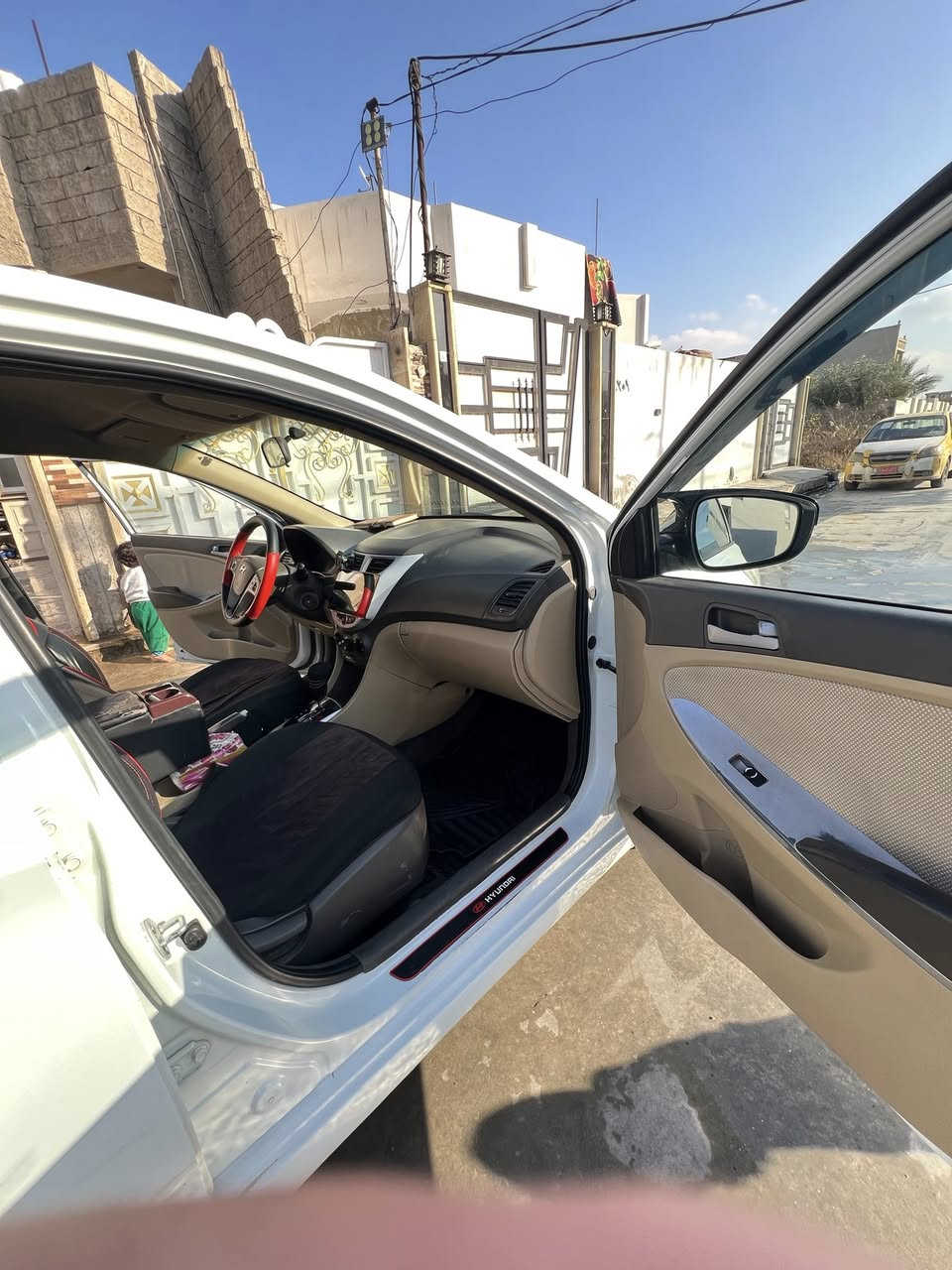 للبيع 
اكسنت مضلع 2013 
مكينه كير شرط 
سياره اكلين 
ماناقصها كلشي
110$ 
***********
