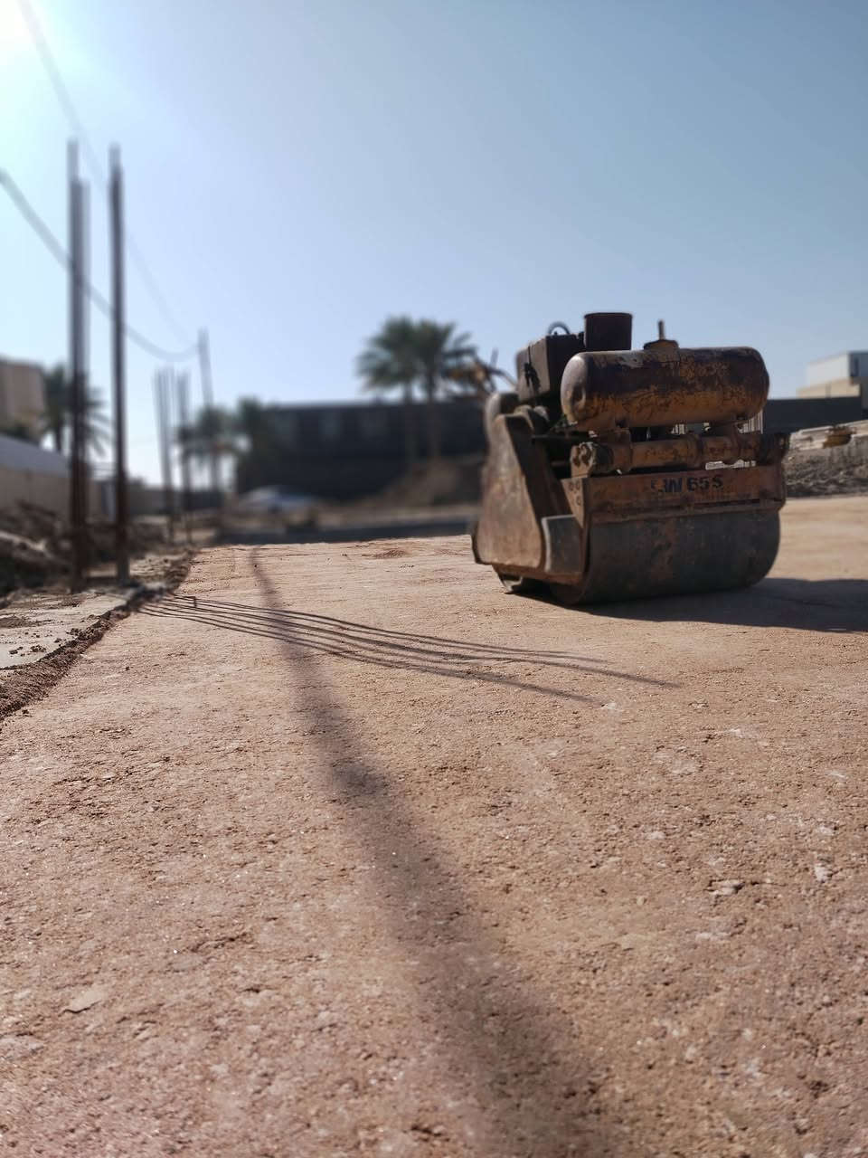 حدل مرحلة التراب على شكل طبقات وبعد حدل مرحلة السبيس بحادله وزن طن هزاز حسب الطلب ***********
