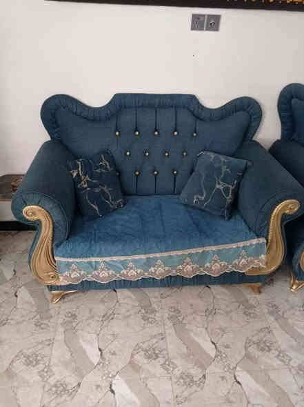 للبيع تخم جديد هو ومقاعد 6العنوان الكريمه السعر 500وبي مجال ***********
