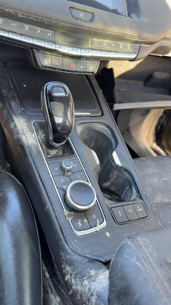 كديلاك xt4 
موديل 2023 
على حادثه ابيعه 
السياره موجوده بغداد 
مواصفات اعله فئه 
بيع او مراوس 
اتصال فقط او واتساب
***********
