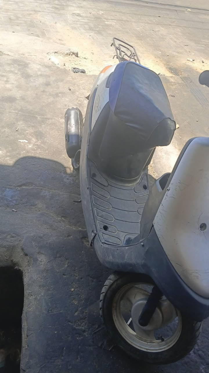 دراجه 2003 بطه للبيع سعر 175 وبها مجال ثلاث شغاله كل شيء ما بيها اللي يريد يتواصل على الرقم ***********
