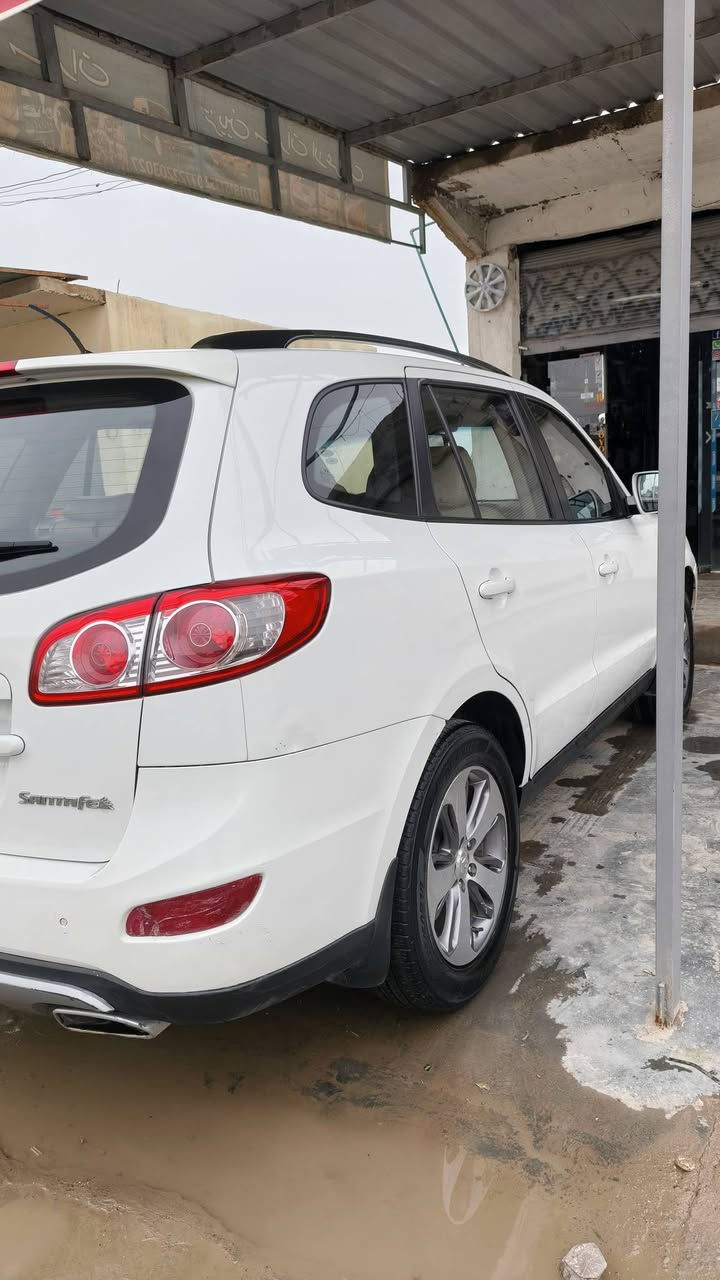 السلام عليكم للبيع سنتافي موديل 2012خليجي رقم أربيل دولي مميز 7 راكب محرك اربعه سلندر بيها جاملغ السكن الأمامي صبغ فقط ماشيه 180 ألف محرك وكير شرط سياره جاهزه صدر وتايرات جديد تدفئه تبريد شغال شرط الوكاله والتحويل السعر 150 وبيها مجال مكان السياره الشركاط الخضرانيه للاستفسار الاتصال ***********
