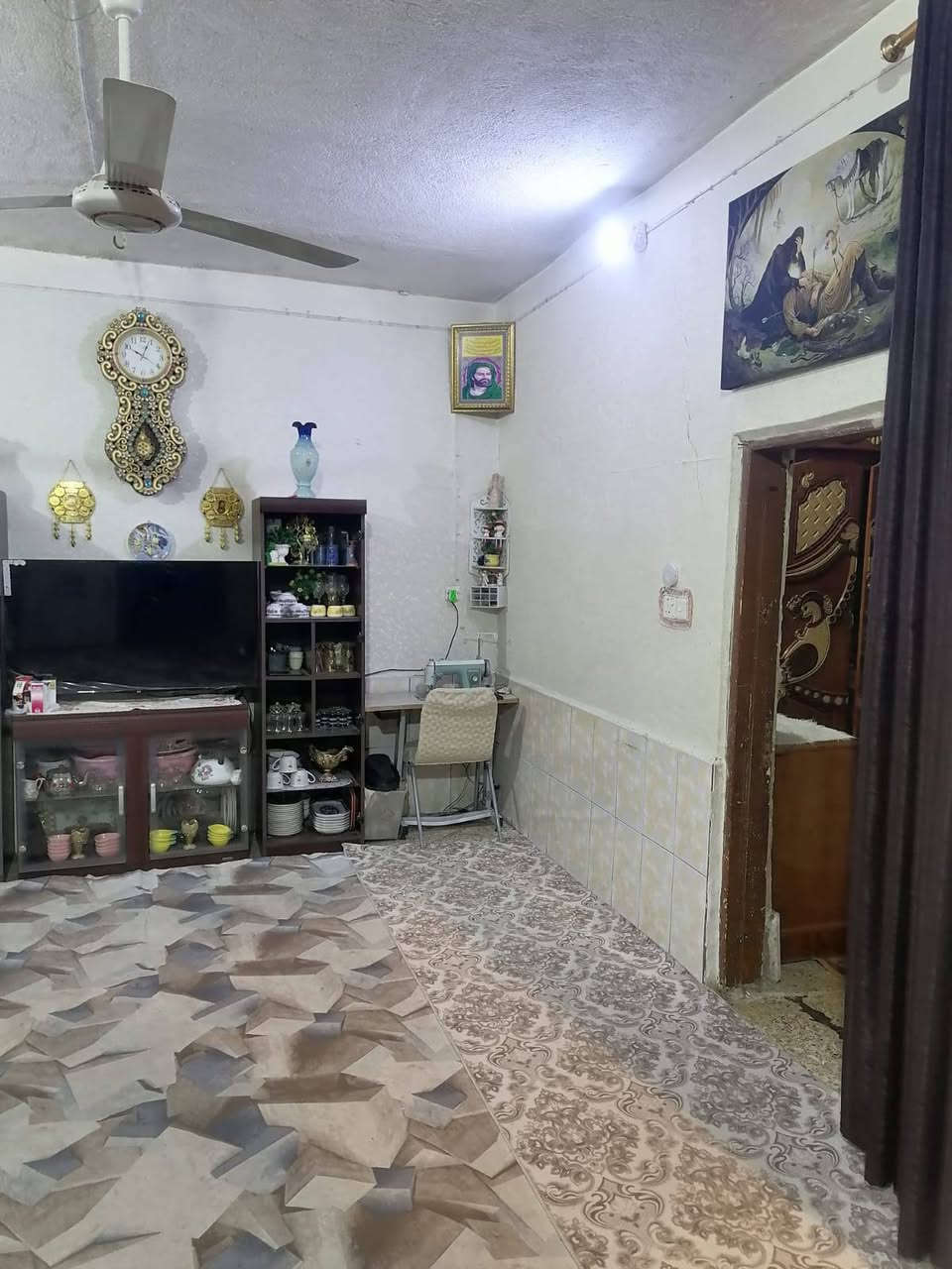 يوجد لدينا دار سكن للبيع حي الشهداء ١٠٠م خلفي على  ساحه قرب مدرسة الوركاء السعر ٨٠مليون مع المجال للاستفسار الاتصال على الرقم ***********
