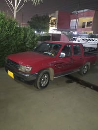 هايلكس • ٢٠١٠ • بدون صبغ