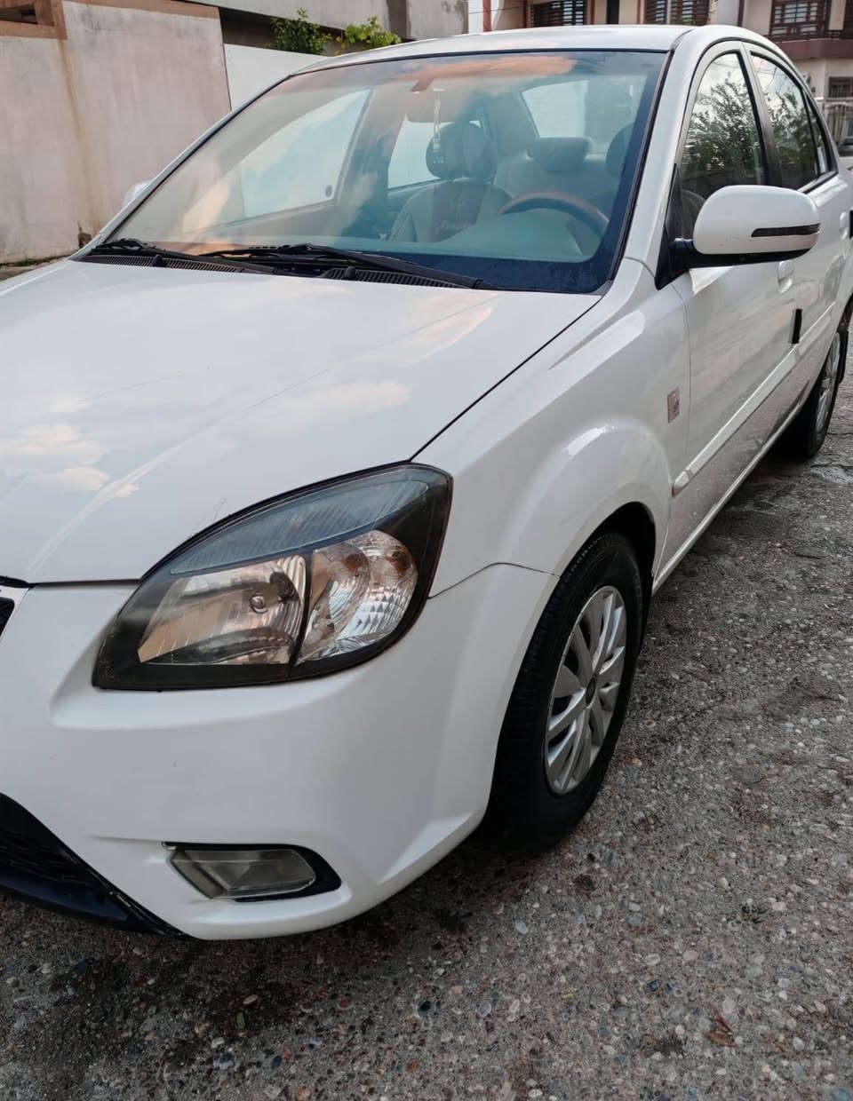 سلام عليكم.. كيا ريو خليجي ٢٠١١
السيارة عليها ادامه كامله كلشي شغال محرك حجم ١٦٠٠ بيها ٣ قطع صبغ بدون دواخل جاملغ امامي خلفي جهة اليمين مع الصندوق السيارة استخدام شخصي رقم اربيل بيها بطاقه بانزين مكان السيارة كركوك 
 للاتصال ***********. كركوك, العراق
