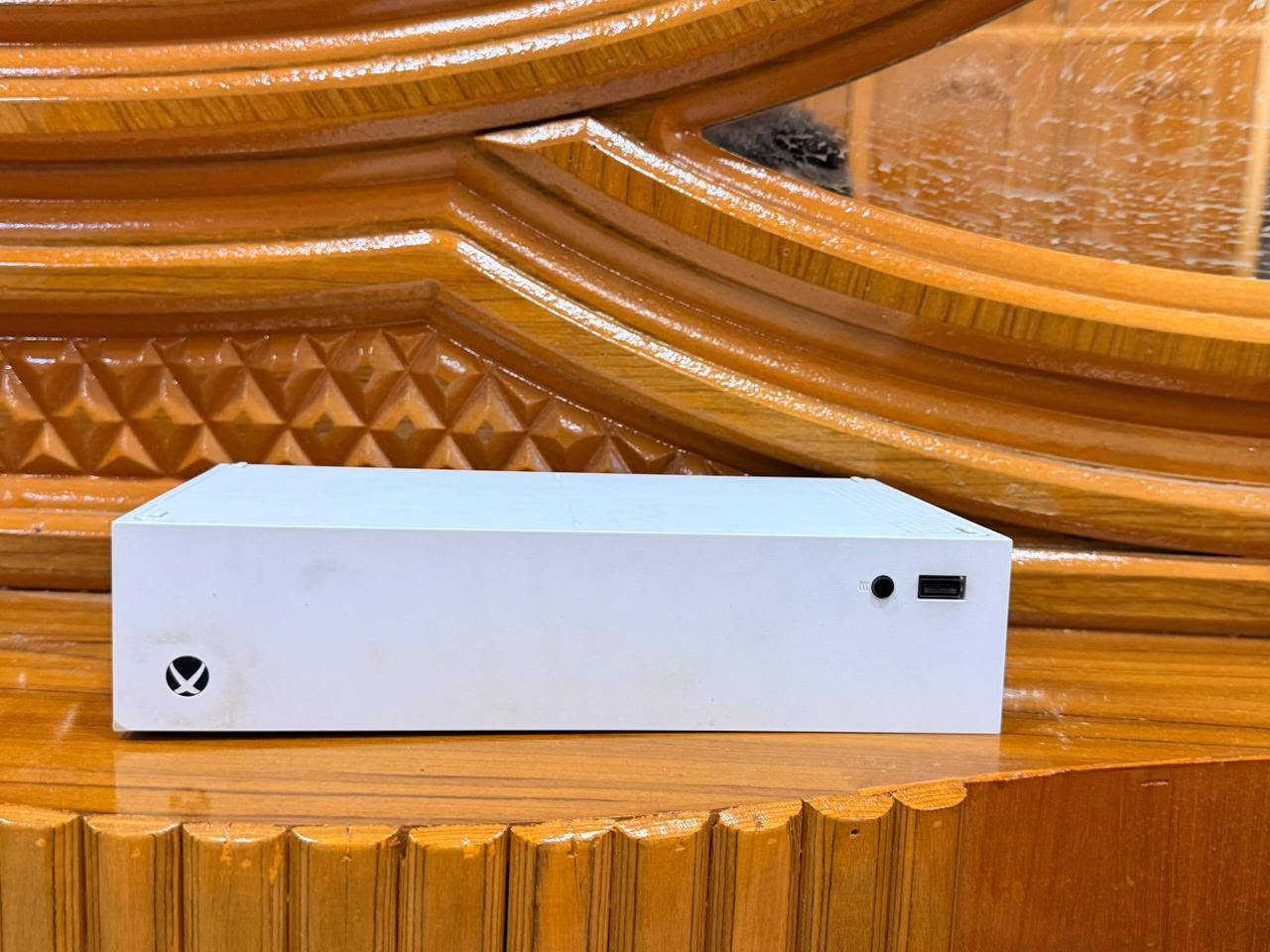 جهاز اكس بوكس سيريس اس 512gb مع الكرتون
وياه يدة كيم سير كير مغناطيسي
الجهاز ما مفتوح ونضيف بس بيه ضربة خفيفة على الحافة
السعر 400 الف قفل 
*كرتون اليد موجود هم
العنوان البصرة التنومة


**إذا كنت صاحب هذا الإعلان وتريد حذفه لأي سبب، رجاءا أرسل رسالة إلى الدعم الفني**