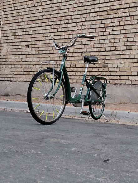 السلام عليكم باسيكل ياباني اصلي اسمه تكسي حجم 24  تلث نمر  ما بيه شي نضيف حيل    السعر 100 وبيه مجال للطيبين الرقم ***********  فقط واتساب
