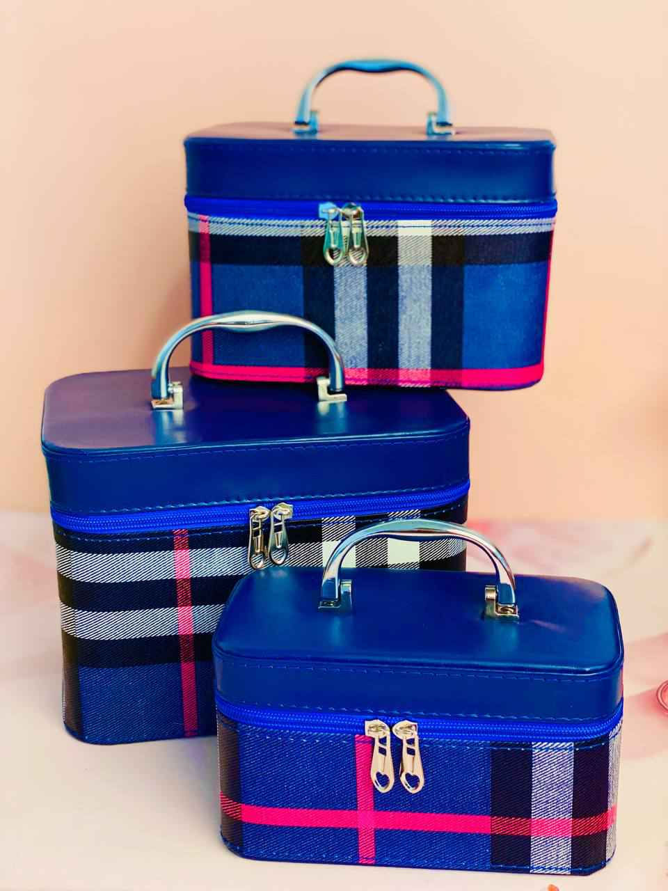 سيت حقائب مكياج "لندن" الثلاثي.. الجمال كله بمكان واحد 🌸. إذا تحبين مكياجج يكون مرتب ومحفوظ وبنفس الوقت الجنطة شكلها يفتح النفس، فهذا السيت إلحاقاً الج! 😉
• ثلاث قياسات: جبيرة، وسط، وصغيرة.. يعني تشيل كل أغراضج من العطور للمكياج لأصغر الإكسسوارات 💄💍.
• الديزاين: نقشة لندن والورد، قمة بالأنوثة والنعومة 🏰🌷.
• الجودة: يدة قوية وسحاب أصلي، يعني كد ومد ومو بس شكل! 💪✨

سعر السيت 20الف

🚘يوجد خدمة توصيل لجميع محافظات العراق ٤ الاف🚘 بغداد, العراق


**إذا كنت صاحب هذا الإعلان وتريد حذفه لأي سبب، رجاءا أرسل رسالة إلى الدعم الفني**