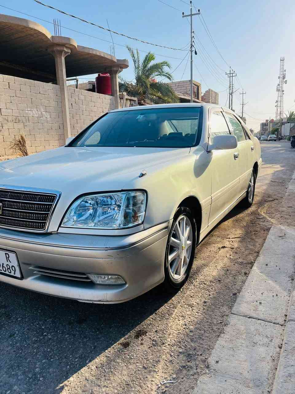 ‏سلام عليكم شباب ملكة للبيع قصر إمارة فقط سيارة شرطة التحويل رقم بصر***********
