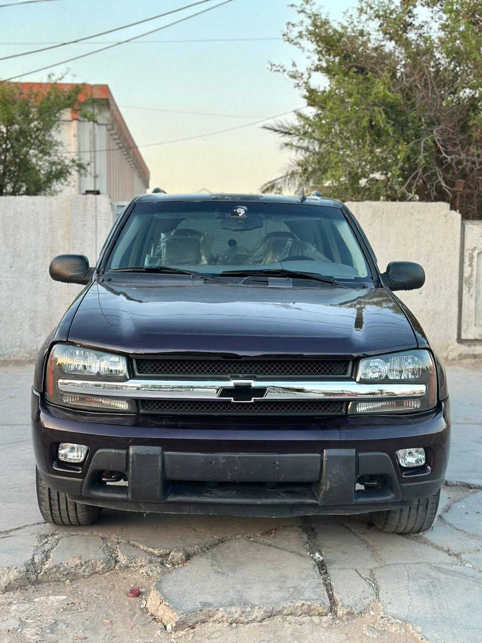 🚗 للبيع: شيفورليت تريل بليزر (TrailBlazer LS) 🚗
​السيارة ما شاء الله بنظافة ممتازة ومظهر راقٍ (اللون مميز جداً - كرزي).
​📋 المواصفات العامة:
​الموديل: [2008]
​الفئة: LS
​المحرك: [6 سلندر 4200 قبق ابيض محسن] محرك كير وكاله 
​السياره مزاد تترقم بغداد وتتكاتب وي ابو المزاد مباشر
​✨ حالة السيارة والمميزات:
​البودي (الهيكل): نظيف جداً كما موضح بالصور، لمعة ممتازة، [اثر جراد وتم رش البنيد جاملغ امامي جاملغ خلفي فقط الباقي وكاله].
​الداخلية: نظيفة جداً بحالة الوكالة ().
​التبريد: [يعمل].
​الجهوزية: السيارة جاهزة من كل النواحي (محرك، كير، صدر، حدادية كلها بشرط الفحص) ولا تحتاج لأي مصاريف.
​💰 السعر المطلـوب:
​[اكتب السعر، مثلاً: 75ورقة] أو (قابل للتفاوض البسيط).
​📍 مكان التواجد والاتصال: بغداد البلديات 
​الموقع: [قرب الامن العامه سابقا]
​للتواصل والاستفسار: [***********] أو المراسلة على الخاص.
​ملاحظة: يرجى الاتصال من قبل الجادين بالشراء فقط، والسيارة متواجدة للفحص والمعاينة في أي وقت.
