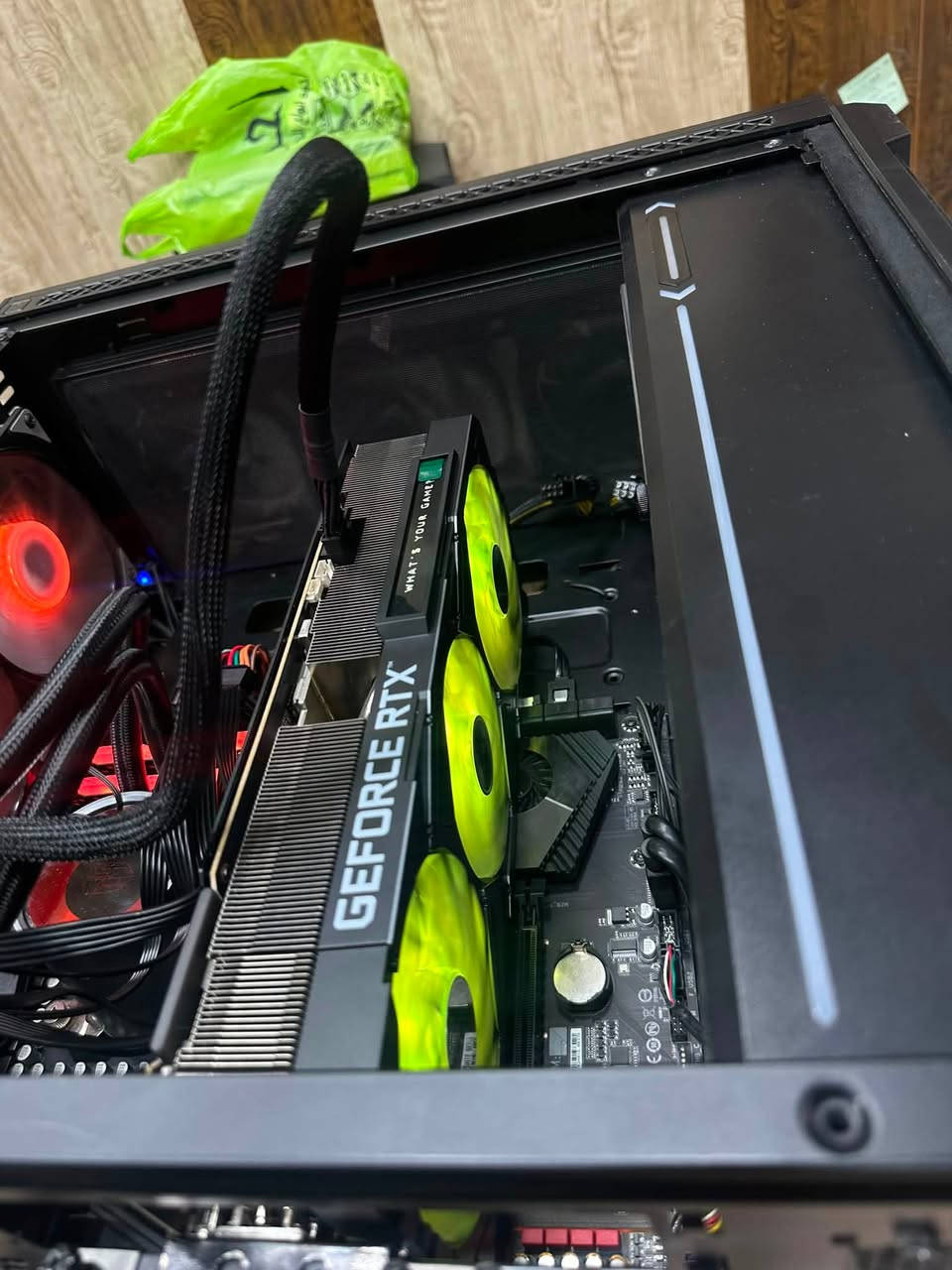 السلام عليكم كرت للبيع
Rtx 3090Ti 24Gb Galax


**إذا كنت صاحب هذا الإعلان وتريد حذفه لأي سبب، رجاءا أرسل رسالة إلى الدعم الفني**