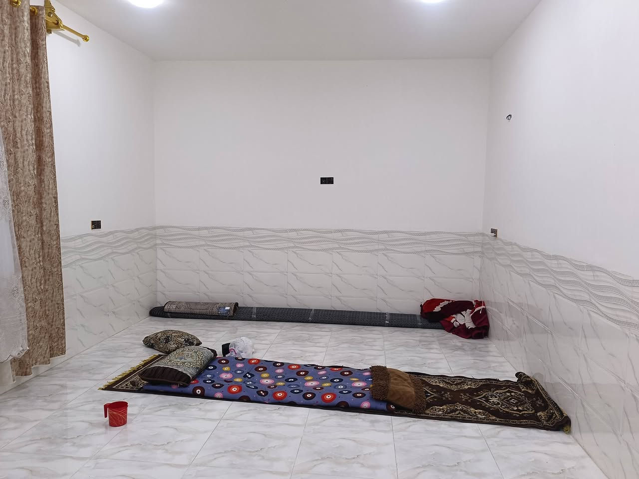 سلام عليكم 
🏡 بيت للبيع – طابو زراعي سند 25

📍 الموقع: مسيب طريق ابو عصافير مجمع موسى جديد 

🔹 المساحة: 370 م²  

🔹 البناء: حديث (طابوق وسقف صب كونكريت)  

🏠 يتكون من:  
- مطبخ  
- استقبال  
- صالة  
- غرفتين نوم  
- مجمع صحيات    

💰 السعر: على الخاص  

📞 للاستفسار: ‏‪‏‪***********‬‏
***********
