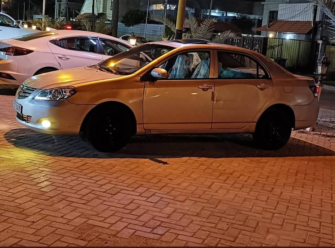 السلام عليكم للبيع بي واي دي جي ثري 2013 رقم بغداد انكليزي تحويل مباشر
سيارة بلادية كير مكينة تبريد كلة شغال تخم تاير صدر جديد 
عليها ادامة كاملة نقصها فقط چبنة تنضح دهن بدون ضربة فقط جاردة 
سعر49 وبي مجال 
مكان بغداد عامرية 
للاستفسار ***********

