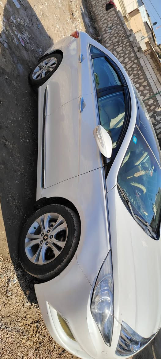 بسم الله الرحمن الرحيم  سوناتا رقم بغداد ثاني يوم تحويل ٢٠١١ مكفوله من كلشي. فول مواصفات عدا البصمه خليجيه ٢٤٠٠ دوش. مال جناي والله حله شارع ٨٠. السعر ١٢٥    ***********
