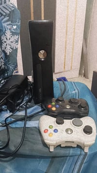 اكس بوكس 360مهكر ويا يدتين نظافته 95% 100 ما داخل تصليه 135حساب المهكر...