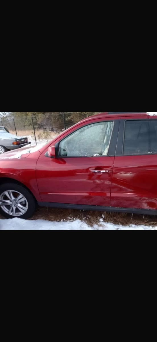 السلام عليكم عيوني سنتافيا 2012 ماشية 125 الف لمتد فول مواصفات فور ويل فتحة سقف 6 سلندر 3500 وارد أمريكي بدون حادث فقط باب الصندوق وهنا بالعراق صار بيها بارد بسيط مرفق بالسونار السيارة كامل مواصفات مانع انزلاق تحكمات ستيرن سماعات Infinity اصلية صوت عالي ونقي والداخل وشاديلها لايتات زينون اصلي بيدي شديتة والسيارة ماشاء الله كلش نشطة ونقوصاتها فقط دبلاتها شوية تعبانات بالطسة تطلع صوت وقبل اسبوع تقريباً سويتلها ادامة بدلت بلكات ونظفت نوزلات وبدلت فيت بم وقبل فترة بدلنالها گازكيت اصلي واذا شراي ادليك بالمحل إذا تريد تتأكد السيارة جديدة السعر 153 وبيها مجال للشراي للتواصل***********
