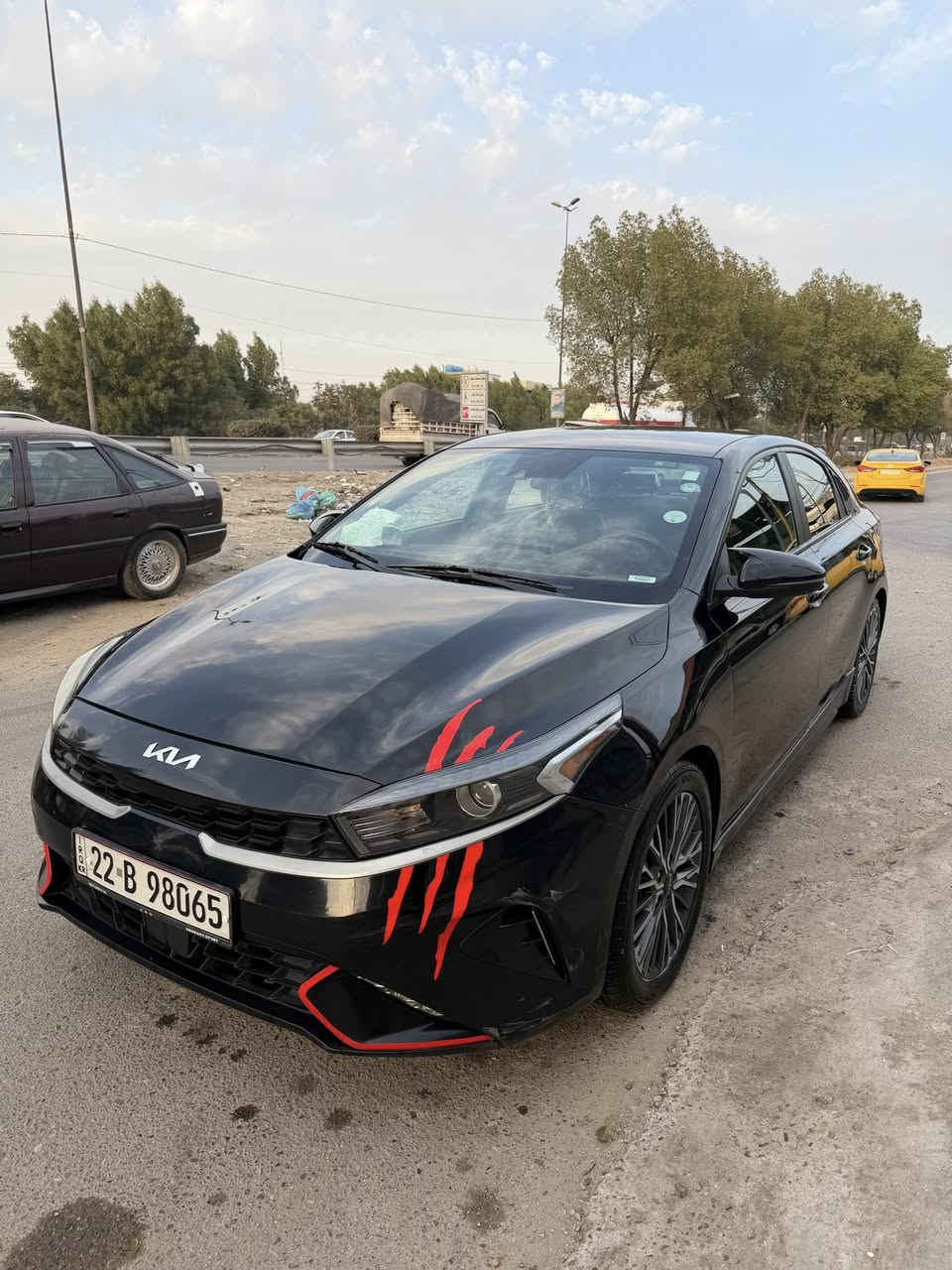 السلام عليكم
كيا فورتي 2023 GTمحرك ال20000 
فول مواصفات  بدون فتحه وقطع تبريد الخلفي 
سياره كدامكم نضيفه كلش  
مواصفاتها 
رادار امامي 
رادار خلفي 
رادار جانبي 
كامره خلفيه 
سستم قوي كلش 
تحكم ستيرن 
بيهه هواي موصفات 
هاي صورهه يمكم 
وصور الحادث مالتهه وشاصي 
سياره امانه الله كلش نضيفه 
السعر 155$ بيهه مجال جدا بسيط 
مكاني بغداد الدوره 
رقمي ***********
لتعبنيً اذا مو شراي 👍
