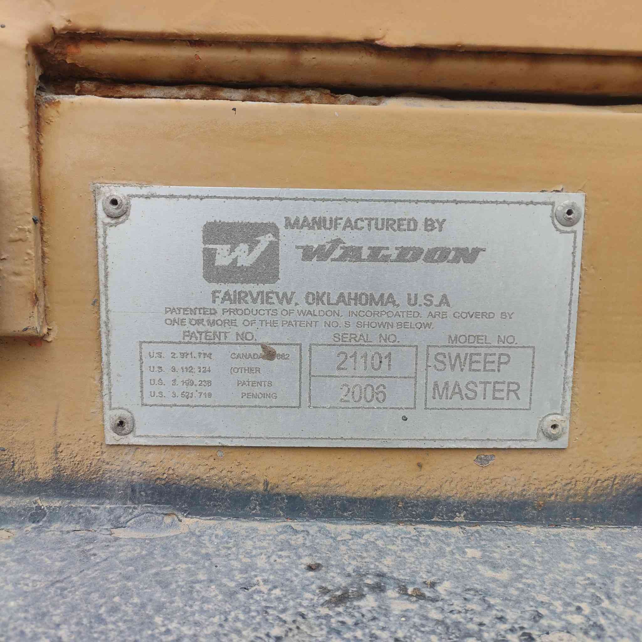 سلام عليكم 
مكناسه شارع ولدون امريكي موديل ٢٠٠٦ ارقام وسنويه اربيل منتهيه السنويه ب٢٠٢٤ 
محرك كمنز ٤ بستم بيه بخار 
مكينه جاهزه بلاديه ممفتوح بيها شي على وضع الشركه 
مكاني البصره /***********
