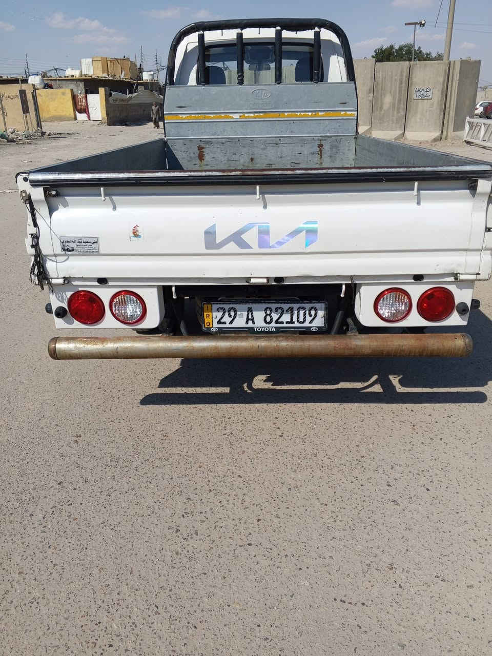 السلام عليكم كيا 2700للبيع موديل 2020 سيارة حلوة مال جناي بيها صبغ باب السايق مثل  بالسونار والباقي كفالةة السعر 132وبيها مجال العنوان بغداد الامين الثانيةالشراي يتصل ع رقم ***********
