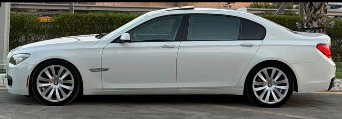 � سلام عليكم
BMW 750Li موديل 2012 🔥
سيارة فخمة، نظيفة، وجاهزة للاستخدام بدون أي نقص 
📍 الموقع: بغداد – بسماية
📞 الهاتف: ***********
   مواصفات سياره   
✅ الموديل: 2012
✅ ماشيه : 110 ألف كم
✅ الصبغ: 3 قطع فقط السونار مالتها بالصور 
✅ بدون أي دواخل – الشاصي مكفول
✅ رقم بغداد الجديد (تحويل مباشر)
المواصفات (Full Option):
✨ بصمة
✨ فتحة سقف
✨ داخلية جلد لون قرميدي مطعمة بالخشب
✨ مقاعد جلد كهربائية أمامية وخلفية
✨ تدفئة وتبريد للمقاعد الأمامية والخلفية
✨ Memory لجميع المقاعد
✨ مقود كهربائي متعدد الوظائف
✨ هاند بريك إلكتروني
✨ أبواب شفط
✨ ستائر كهربائية
✨ شاشة وسائط مع ماوس تحكم
✨ كاميرا خلفية
✨  (تبريد ممتاز)
✨ صندوق خلفي كهربائي
✨ نظام Auto Hold
✨ أوضاع قيادة متعددة
✨ حساسات أمامية وخلفية
✨ إشارات بالمرايا + مرايا قابلة للطي كهربائياً
✨ ويلات قياس 22 إنش
✨ دبل إكزوز
✨ زينون لايت
✨
🔧 المحرك مبدل جديد مع كفالة للمحرك والگير، والسيارة جاهزة بالكامل.
💰 السعر: 169 ورقة (قابل للتفاوض بالمعقول بعد المعاينة).
بالعافية عل ياخذها سيارة تجمع الفخامة، القوة، والراحة،
السونار مالتها بالمنشور
