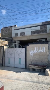 بيت للبيع لمساحة 100م قاط ونص استقبال ونوم مع صحن حمامات خارجية+غرفة ن...