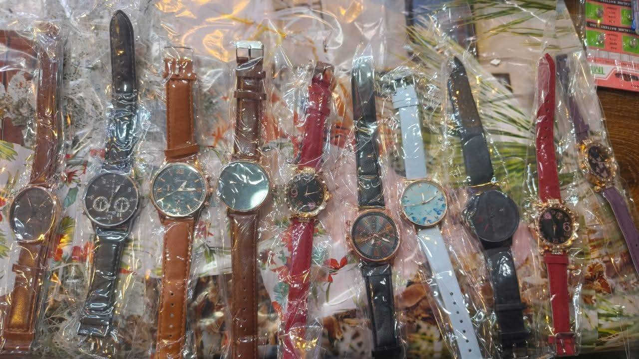 كماليات الأنيق الأسعار بلاش يا بلاش فقط الفين ونص ب ٢٥٠٠ ساعات نسائية رجاليه قمة الروعة والجمال عيد المعلم عيد المعلمه يتوفر علب هديه بأسعار مناسبة بابل محاويل ناحية الإمام مرقد الأمام محمد بن الحسن الاسمر ع جمله اكووو ***********
