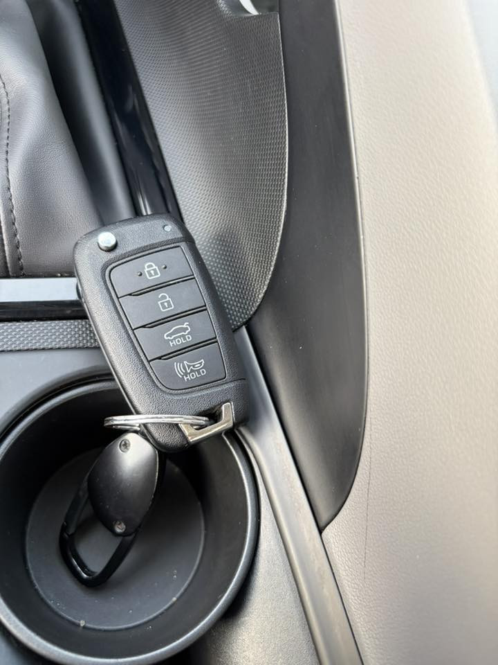 سلام عليكم اقره المنشور قبل لاتتصل
هيونداي النترا صالون للبيع فقط بدون مراوس
موديل 2025
ماشيه 12الاف  بحالة الوكالة
دخول جديد وترقيم اربيل بااسم شركة 
حادثها تبديل بنيد فقط بدون دواخل شاصي بدنه راديترات كلها ابلاديه شرط ع الفحص 
مواصفات السياره
محرك 2000دوش المرغوب
دخول مفتاح
فول تحكم ستيرن جهتين 
شاشه كاربلي 
رادار امامي
رادر خلفي 
كامره 360
تنبيه مغادره المسار
تنبيه الاصطدام الامامي
تنبيه النقاط العمياء
بلوتوث 
شحن وايرلس
حساس ضغط الهواء
مثبت سرعه

بريك تفاعل اوتتماتيك اثناء اقتراب من الجسم انظمة قياده Drive mode ثلاث وضعيات
لايت حاجب لد
  abs نظام
مكاني بصره 
السعر 165$
***********وتساب اتصال
 إشارة إلى الأصدقاء 󱢏
