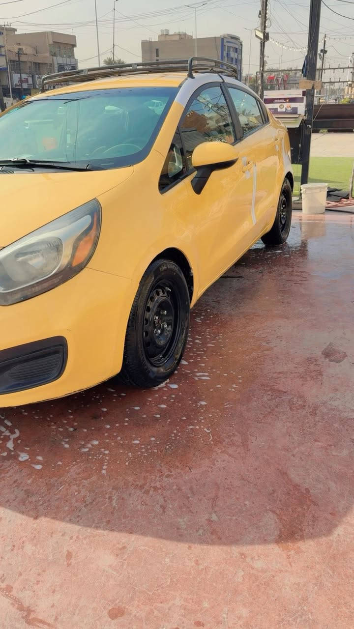 السلام عليكم..
من رخصه الأدمن

كيا ريو تكسي موديل 2012 .. رقم الدولي الجديد 
بأسمي ثاني يوم احولها بأسمك
مصفره لاغرامات والى الهيئه
وارد امريكي محرك وكير جيد جداً ..كهربائيات كامله مابيها اي نقص تدفئه وتبريد شغال وخير من الله
اطارات جدد وبطاريه جديده داخلها كلش نظيف ضررها الصندوگ فقط من امريكا ومبدل والباقي كلها ليبل واحد 
بجمها كبس مامفتوح 

السعر 75 ورقه وبيها مجال حگ الجية 
غير متواجد عالفيس 
العنوان.. بغداد البلديات قرب معجنات قلعه لبنان.. 
معجنات عسل سابقآ.. 
موبايل***********
