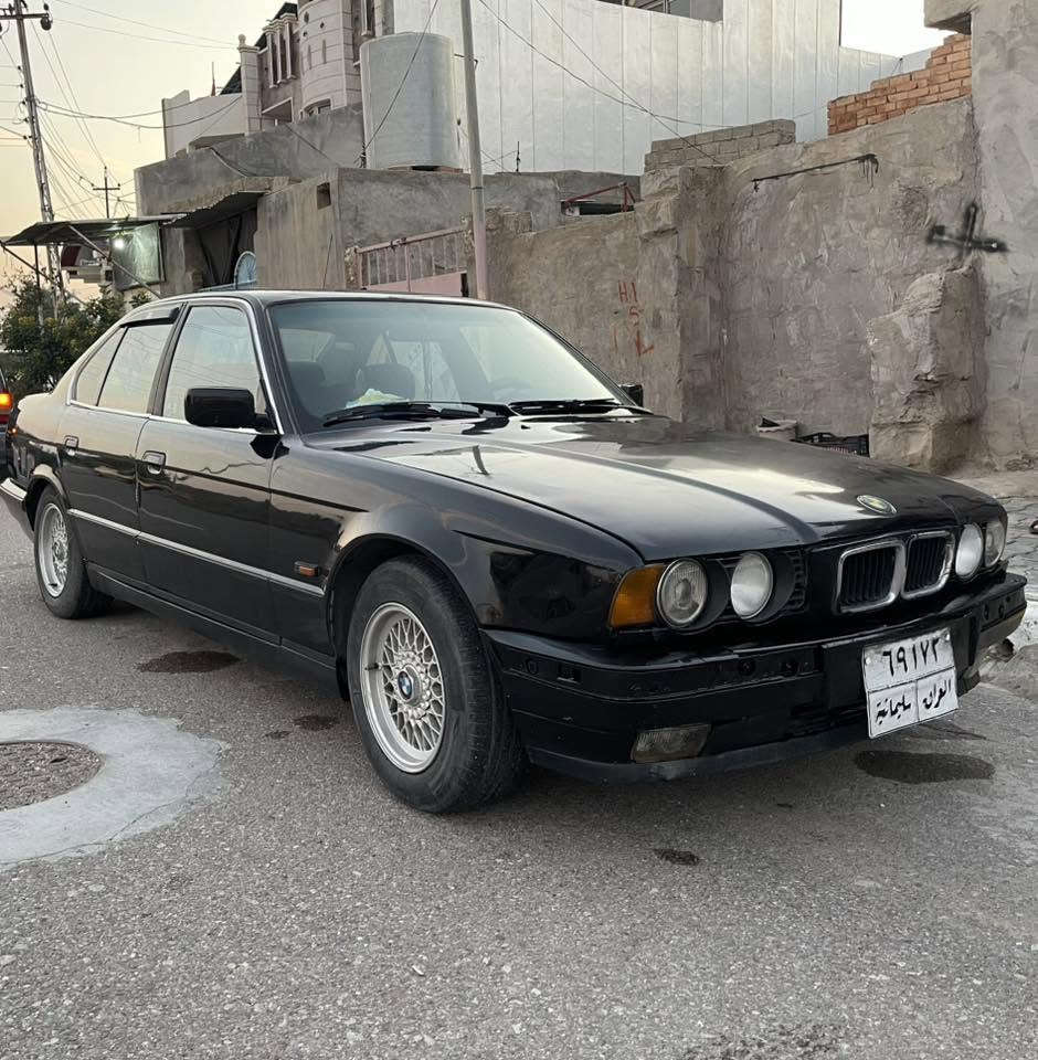 بي ام دبليو525  

موديل 93 محدث 95 مواصفات:

بجم عريض فتحة سقف گير اوتوماتيك مكينه مبدله كبس بلادي مال 525 تبريد شغال بارد بصمة و تشغيل عن بعد وضع السبورت شغال. مصبوغه عام للجماليه نفس اللون اسود سنويه جديده 2028 محرك وگير شرط 

السعر:57$ وبيها مجال بسيط .

 للتواصل الرقم : *********** واتساب ايضاً موجود.
