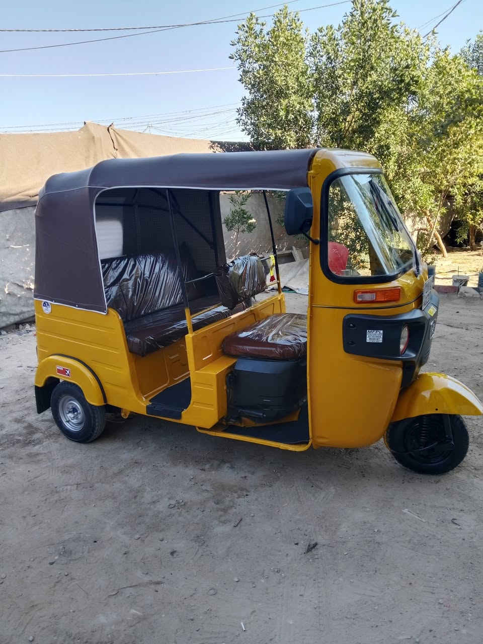 من رخصة الادمن 
السلام عليكم.    تكتك 20شهر 12
رقم وسنوية بسمي امداور ثاني يوم  كهربائيات كلهه جديد تخم تاير جديد جادر جديد  كماليتة كلهة جديدة التكتك حلوة ونضيفة 
شاد مكينة 22 شرط مامفتوح برغي بي مامفتوحة 
مصبوغة صبغ عام لجمالية بيهة طخة فقط يم البكلايت 
السعر 6/100بيهه مجال شي قليل هاي مال جناي 
مكان كربلاء حي العسكري 
الاتصال بالرقم***********
