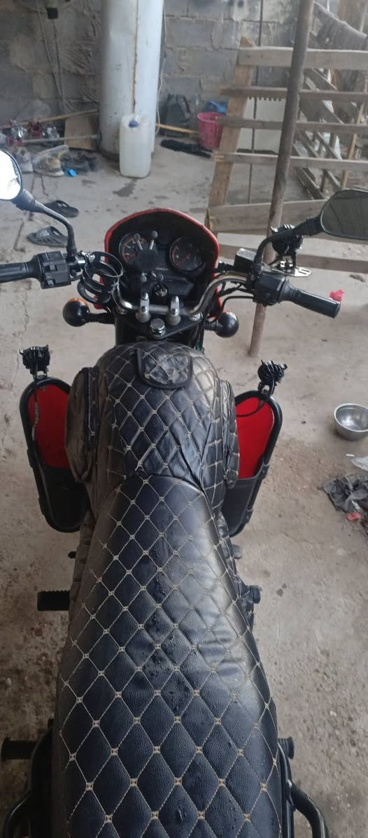 السلام عليكم دراجة بوكسر مرقم لوحات انگليزي بأسمي الدراجة موديل 2023دراجة مرتبة بس المكينة بيهة خيط بخار رايدهة ب2مليونين وبيهة مجال مكاني بغداد ابوغريب للاستفسار خاص او واتساب***********
