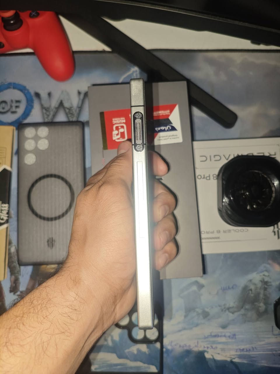ريد مجك 11برو جهاز نضيف صار 3 اشهر من اشتريته تقريبن مشحون 90 مره ويا لزكه مشدوده ولزكه جديد اصلي بعد بل باكيت ويا فان تبريد ريد مجك 8برو ويا حافضتين وي فلاتر للفتحات مال تبريد ويا لزكه شفافه مال حمايه الضهر  السعر 1325 الاستفسار ***********
