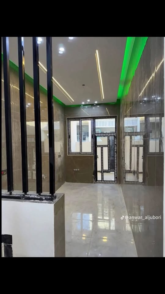 بيت للايجار في منطقة الهورة قرب قطر الندى المساحة 100 م طابق ارضي يحتوي 2 غرف نوم فقط وهول ومطبخ سعر الايجار 300 الف 
رقم الهاتف ‭***********‬
