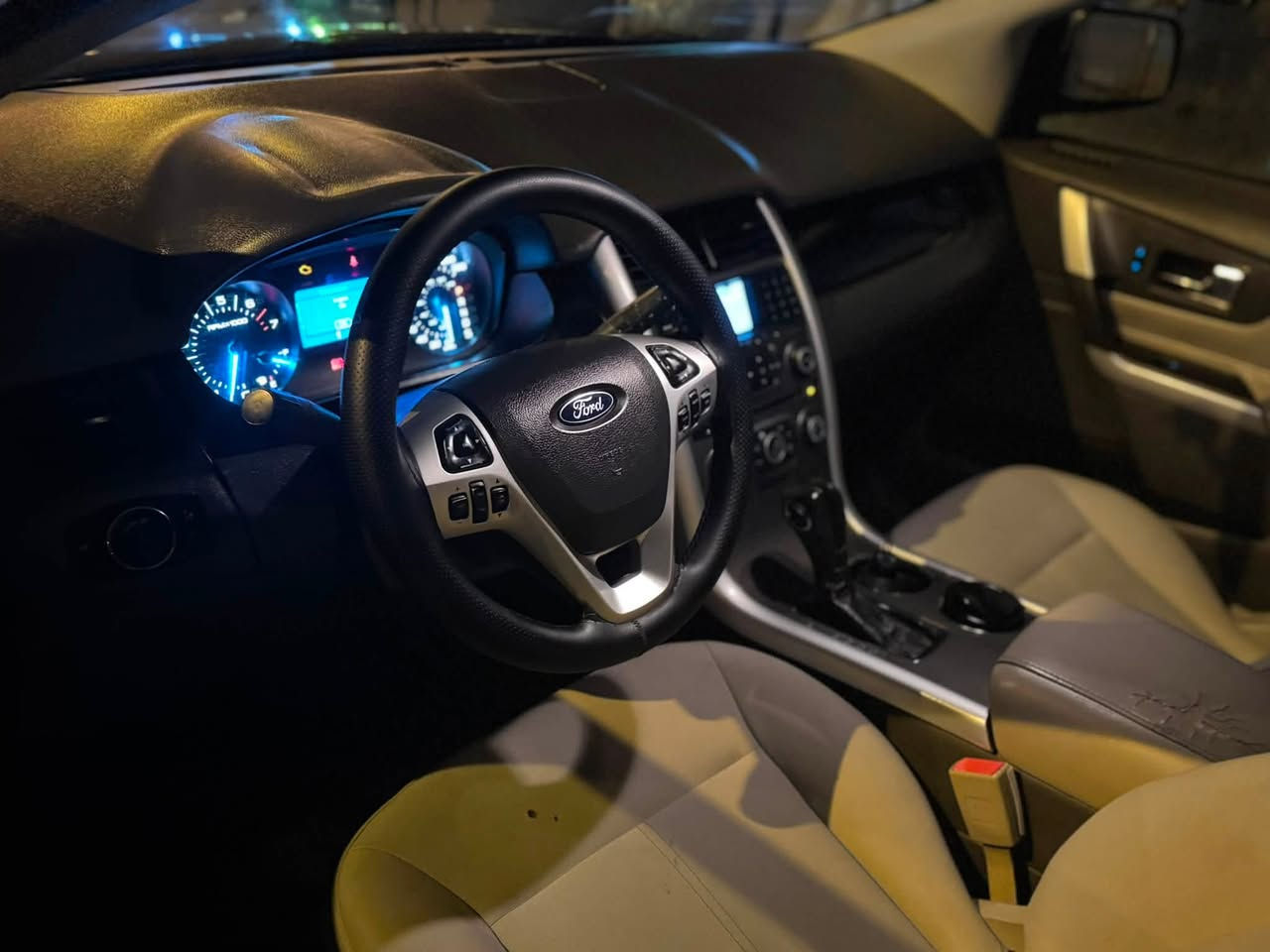 Ford Edge 2014
فۆردی ئیدج ٢٠١٤ خەلیجی شەریکەی نیڤا مواسەفاتی se
سەیارەکە بێ سبوغە ٣ شوێنی بچوک تەعدیلی هەیە سەقفی تەزرەیەکی کەمی هەیە. ناو زەردە ١٨٥ هەزار کیلۆمەتر ڕۆیشتوە ڕەقەم و سەنەوی تا ٢٠٢٨ نوێیە ٤ تایەو ویلی لۆکی لەسەرە بەشەرتی گێرو مەکینە و تەبرید 
نرخی ١٢٢ وەرقە و مەجال
***********
