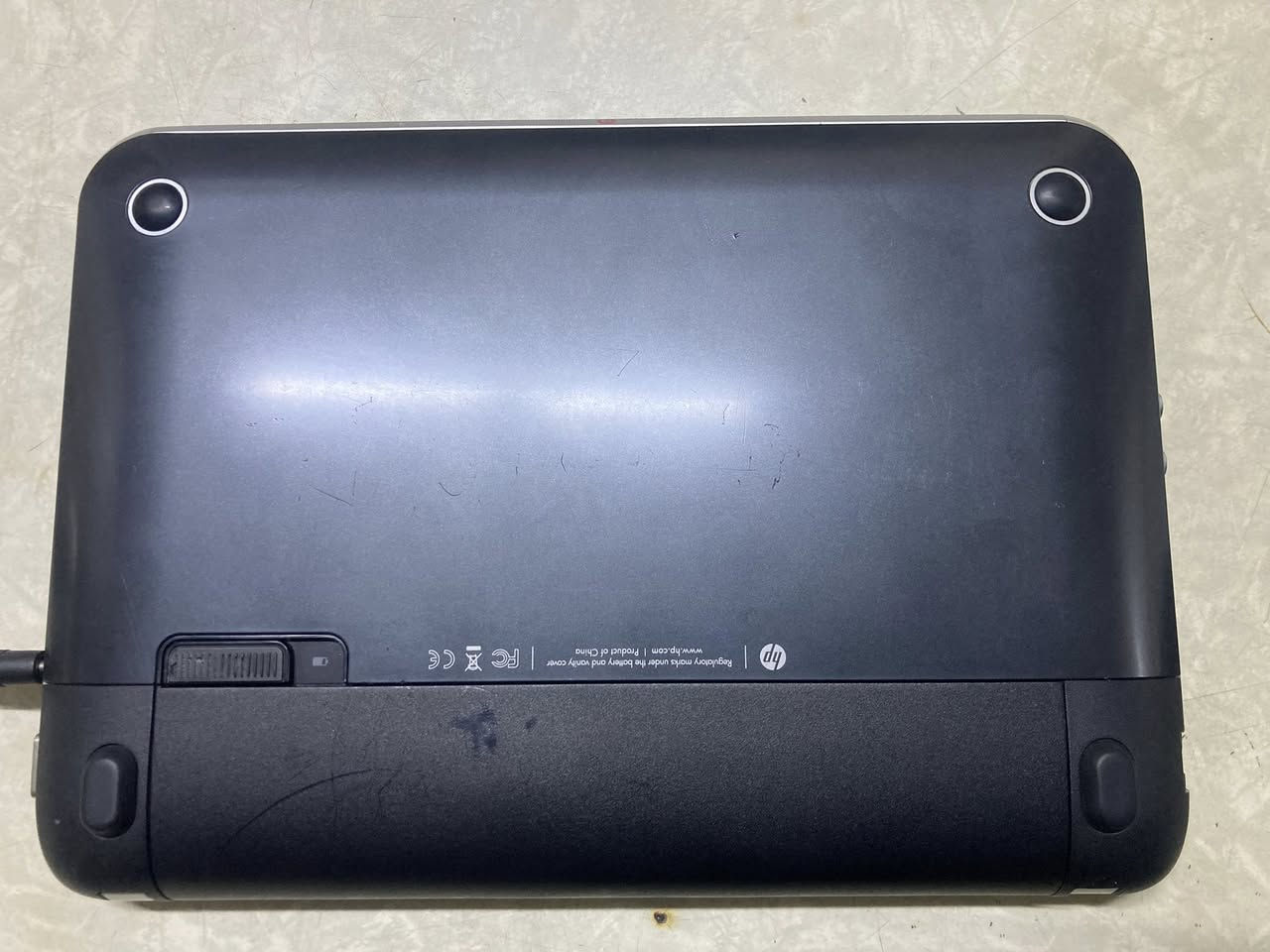 السلام عليكم
لاب توب  منيJo مستعمل للبيع 
Laptop go mini 10 “
***********
المواصفات 

المعالج :Atom 
الذاكرة : 250GB HDD
رام السرعة : 2GB
الكامرة الامامية : تعمل
الكامرة الخلفية : تعمل 
البلوتوث: يعمل 
الوافاي : يعمل 
السماعات : تعمل 
زر التشغيل : يعمل 
المنافذ : USB 3x-VGA 
يدعم منفذ السماعات  
الشاشة ١٠ انج : تعمل 
البطارية :  تعمل اقل من  ساعة  
نظام التشغيل : windows 10
ماوس : يعمل 
شاحنة : تعمل  
الاضرار : لاتوجد 

السعر : 45000 الف 
 الاتصال : ***********
بغداد شارع فلسطين ساحة الموال
