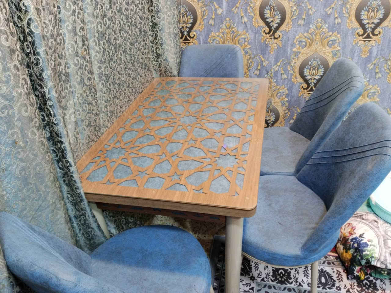 ميز طعام اخو الجديد نظيف نوع تركي
4كرسي 
عنوان بغداد بالحريه الثانيه
اي شيء مستخدم ابيعه بعمولة بسيطه


**إذا كنت صاحب هذا الإعلان وتريد حذفه لأي سبب، رجاءا أرسل رسالة إلى الدعم الفني**