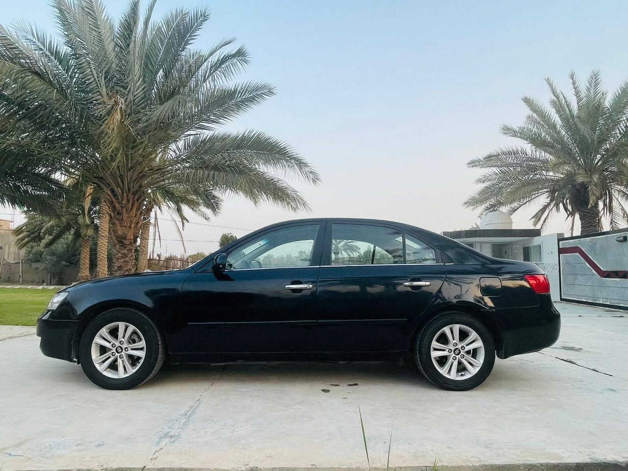 السلام عليكم
سوناتا 2007 أمريكي محرك 2400 بشرط ما مفتوح لونها نيلي مصبوغه حزام للجمالية بدون ضرر او داخل.. جاهزه كير مكينه حداديه تخم تاير سياره جديده.. السعر 87  الاستفسار ***********
