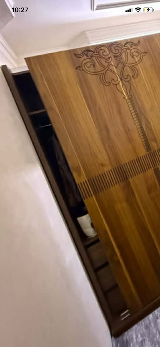 غرفةً نوم مع شيزلونك من مزاج سنتر بيهه مخزن جوة السرير - للبيع 
بغداد


**إذا كنت صاحب هذا الإعلان وتريد حذفه لأي سبب، رجاءا أرسل رسالة إلى الدعم الفني**