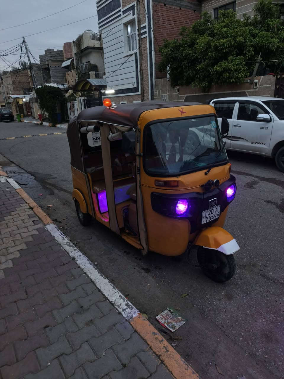 السلام عليكم تك توك اللبيع موديل 2018  ارقام انكليزي تحويل ثاني يوم مكينة خير من الله تعمير جديد التك توك نضيفة وكاعدة بس يرادلها شوية ترتيبات قليلة المو شراي لا يطب ويضل يحجي السعر 5ملاين و 300وبيها مجال حك الجية مكاني ديالى بعقوبة التحرير الرقم *********** متواجد عل اتصال وخاص
