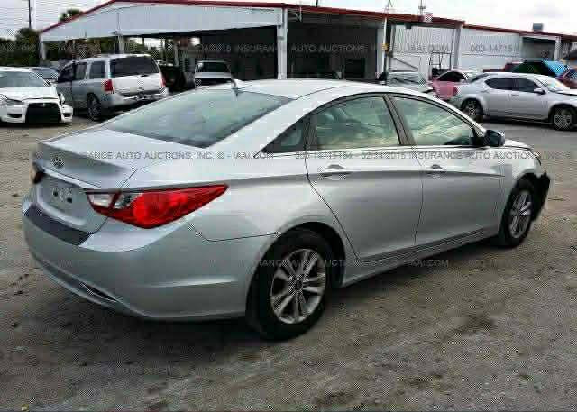 سلام عليكم سوناته وارد أمريكي سياره ع حادثه مكفولة كفاله عامه مكينه وكير ممفتوحات سياره جديده جدنا رقم بابل مكاني بابل سعر ١١٥ # ***********
