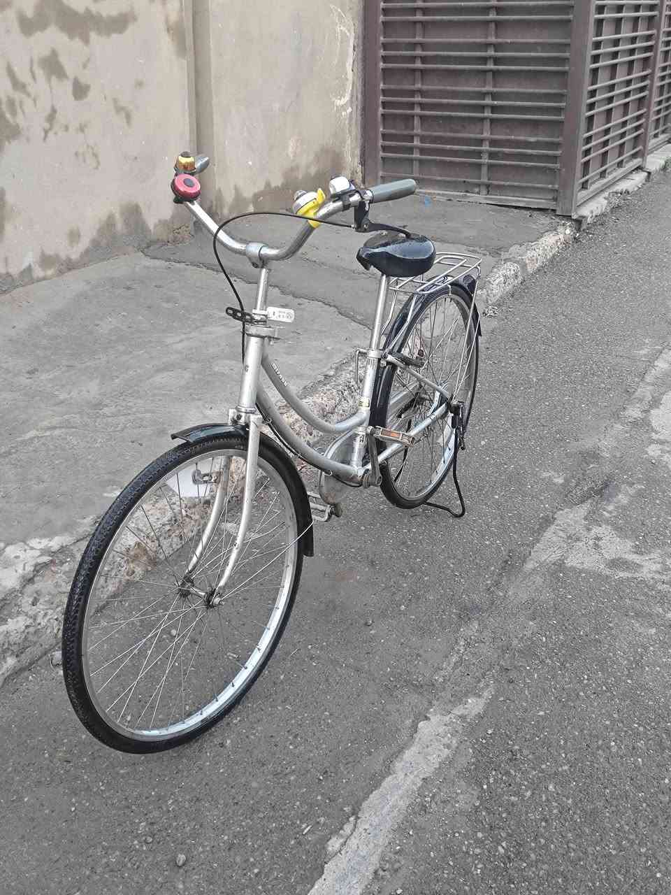 سلام عليكم بايسكل بناتي حجم 26 كبس مو لحيم
نقص بريك امامي فقط 
سعر 60 بي مجال قليل حك الجية 
للتواصل ***********
مكاني البياع الرسالة الثانية
